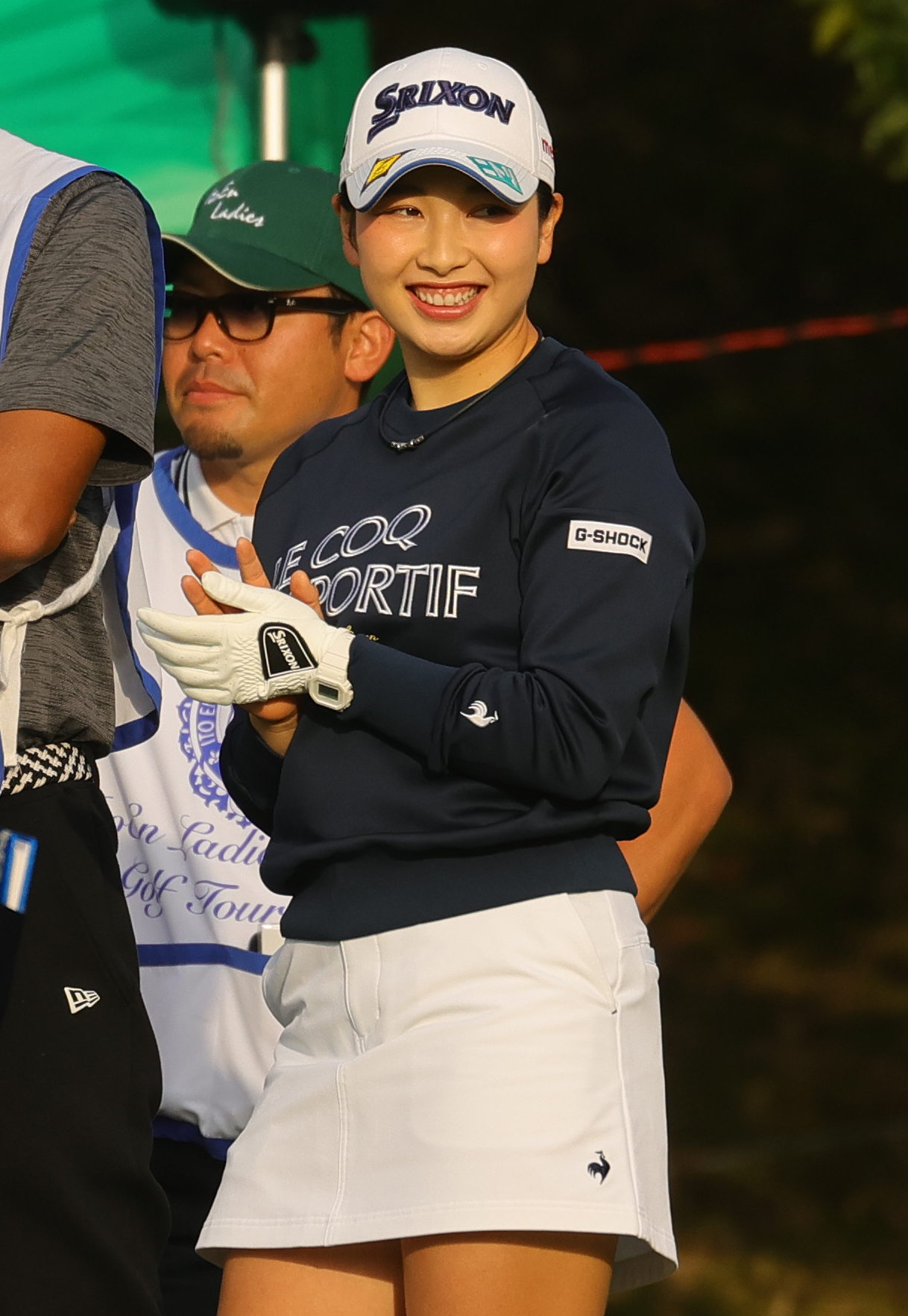 1番、第1打を放ち笑顔を見せる小祝さくら（撮影・野上伸悟）