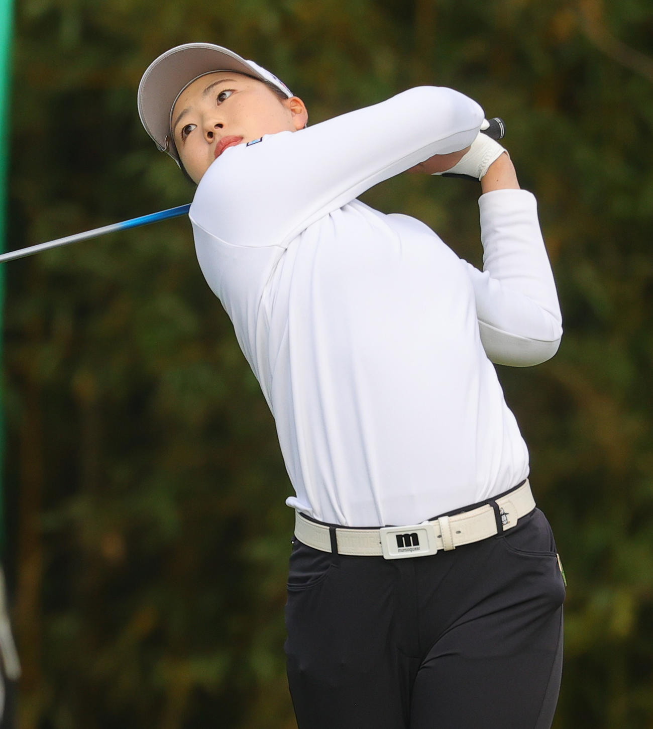 1番、第1打を放つ竹田麗央（撮影・野上伸悟）