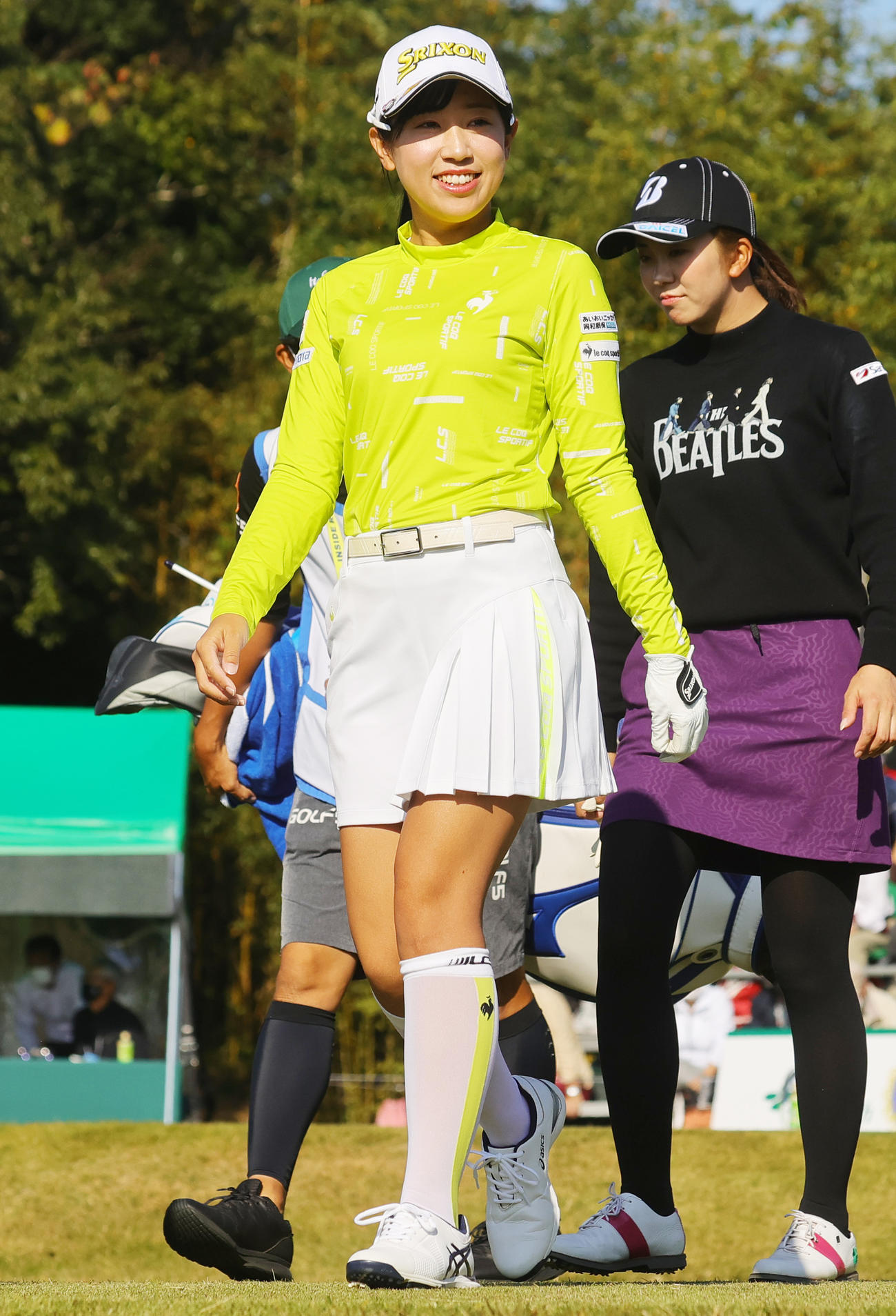 1番、第1打を放ち歩き出す菅沼菜々（撮影・野上伸悟）