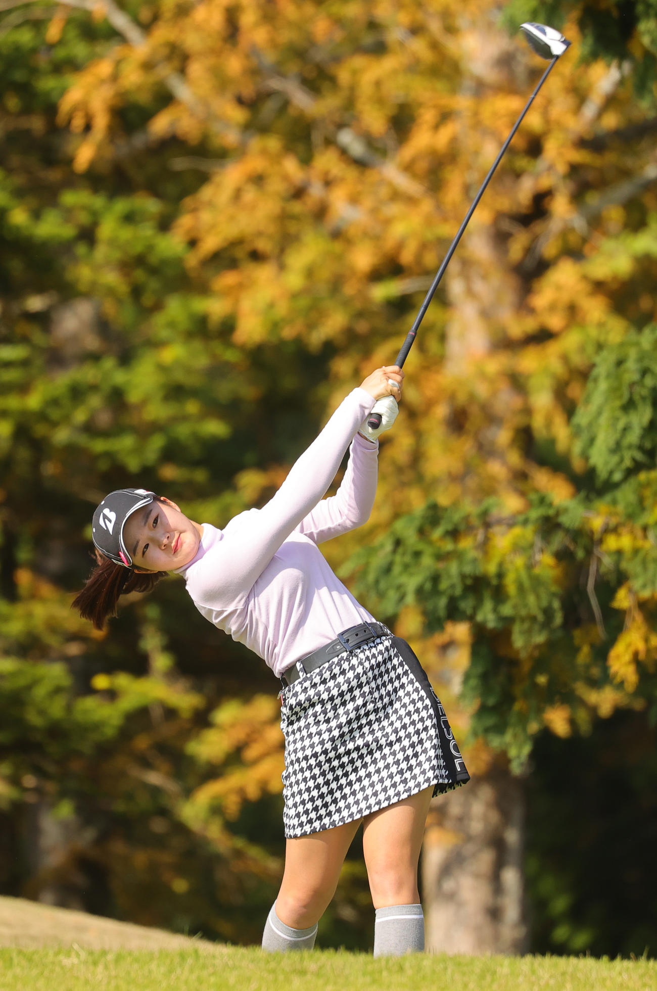 10番で第1打を放つ川崎春花（撮影・野上伸悟）