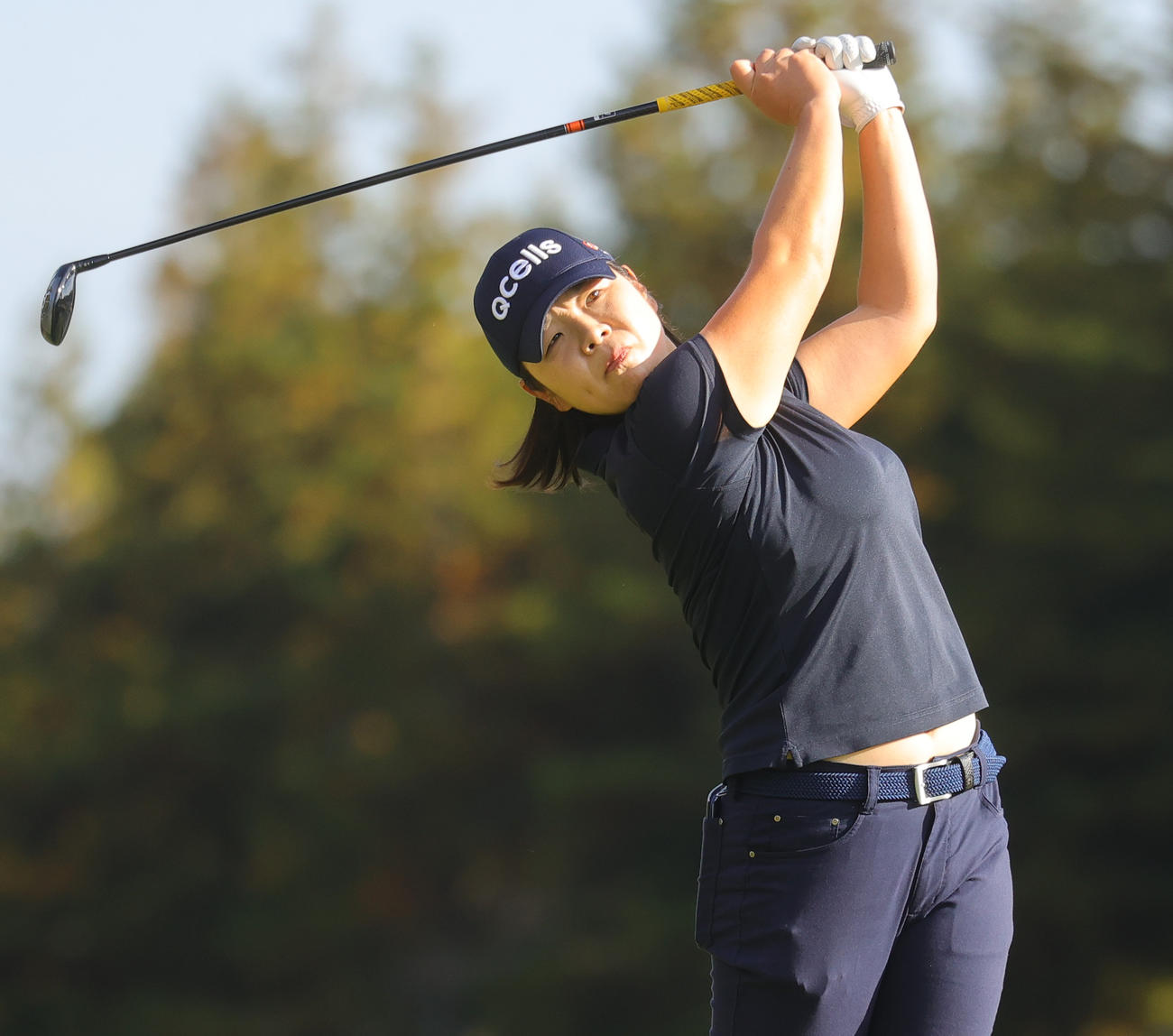 2番、第1打を放つイ・ミニョン（撮影・野上伸悟）