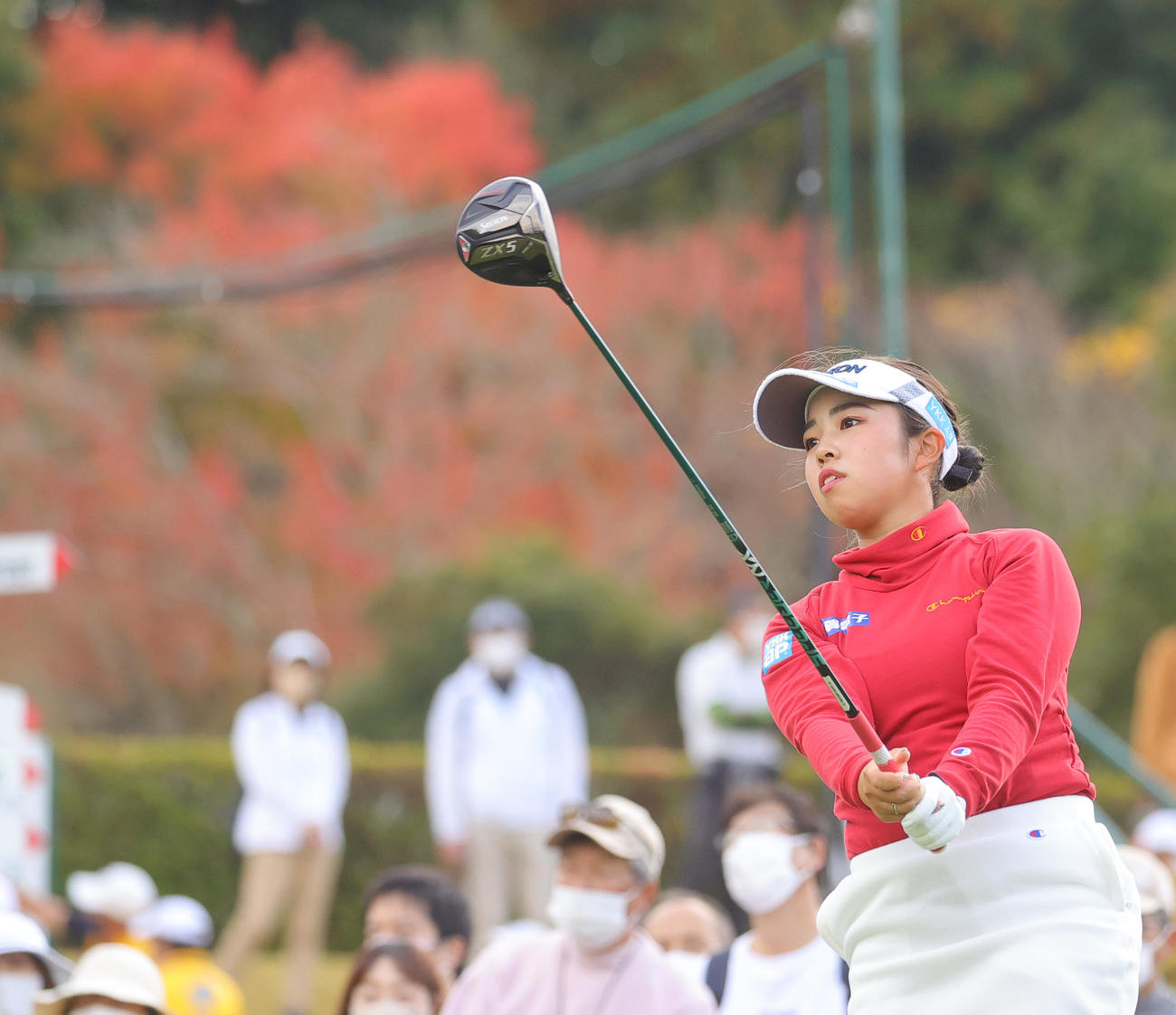 3番、第1打を放つ山下美夢有（撮影・野上伸悟）