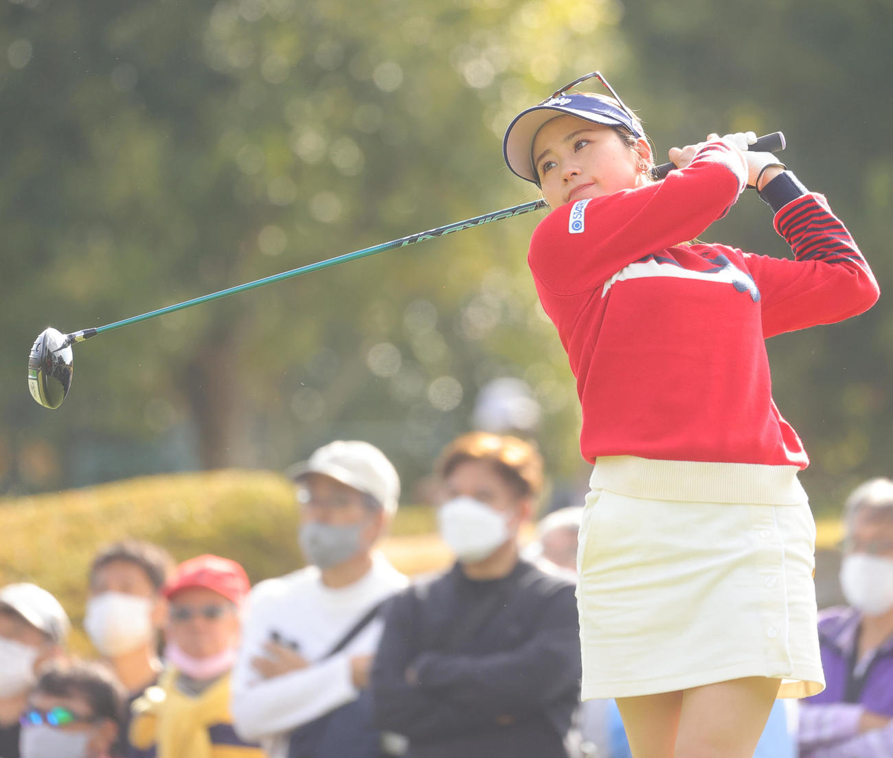 3番、第1打を放つ西村優菜（撮影・野上伸悟）