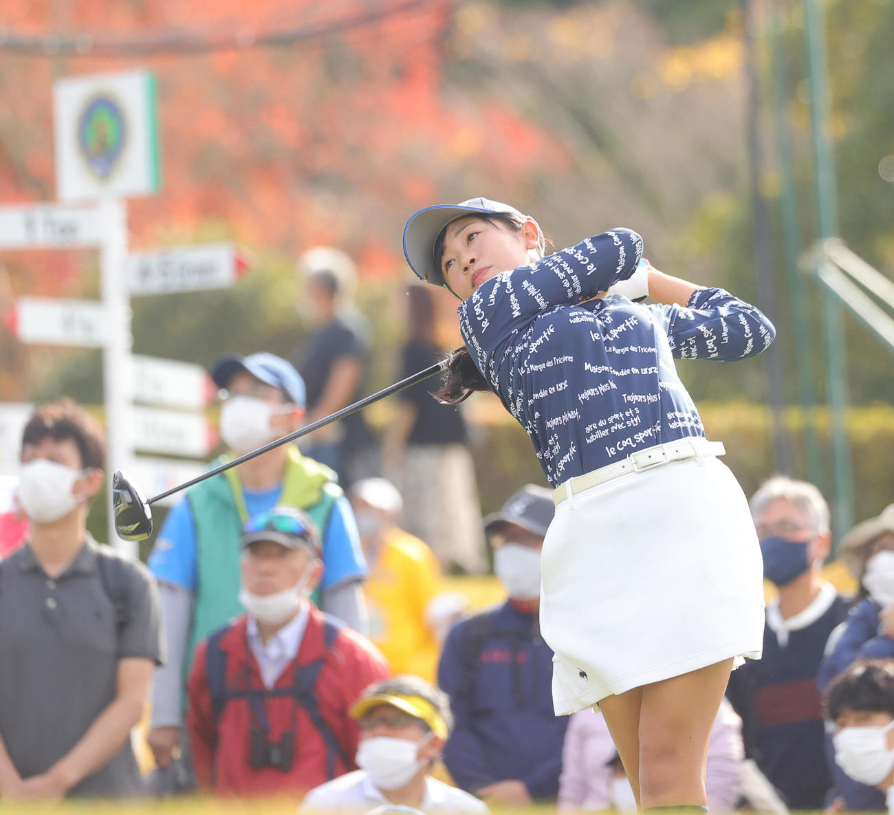 3番、第1打を放つ菅沼菜々（撮影・野上伸悟）