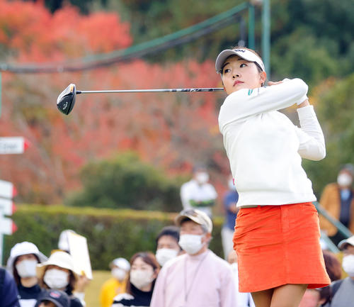 3番、第1打を放つ岸部桃子（撮影・野上伸悟）