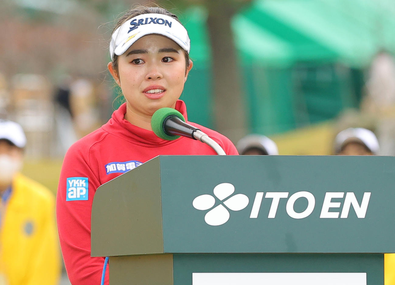 優勝スピーチで感極まる山下美夢有（撮影・野上伸悟）