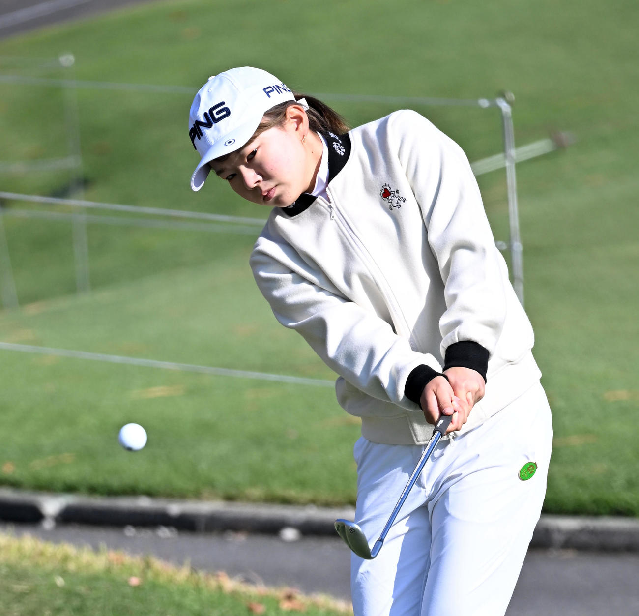 入念に調整するアマチュアの渋野（撮影・前岡正明）