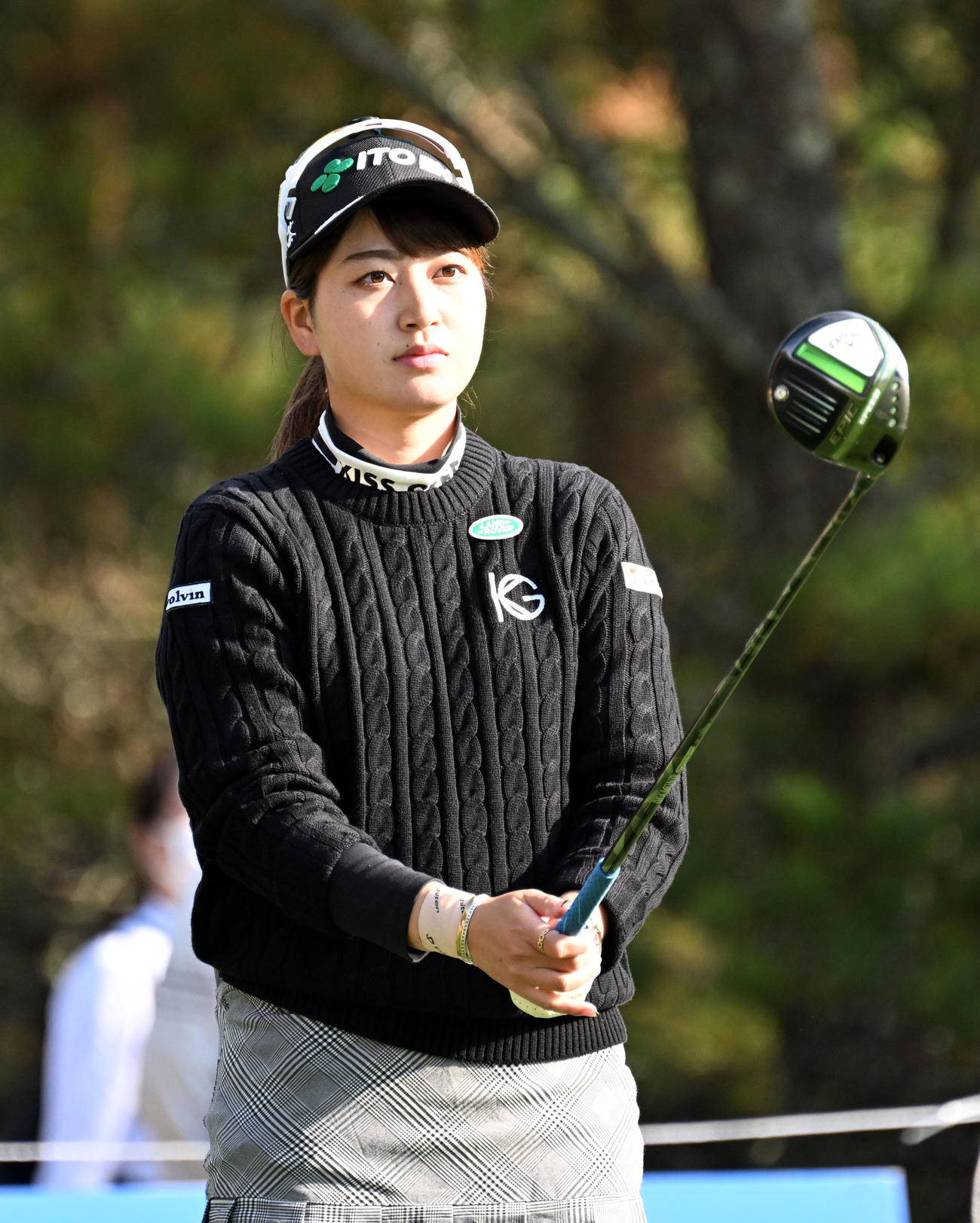18番、ティーショットを放つ田辺（撮影・前岡正明）