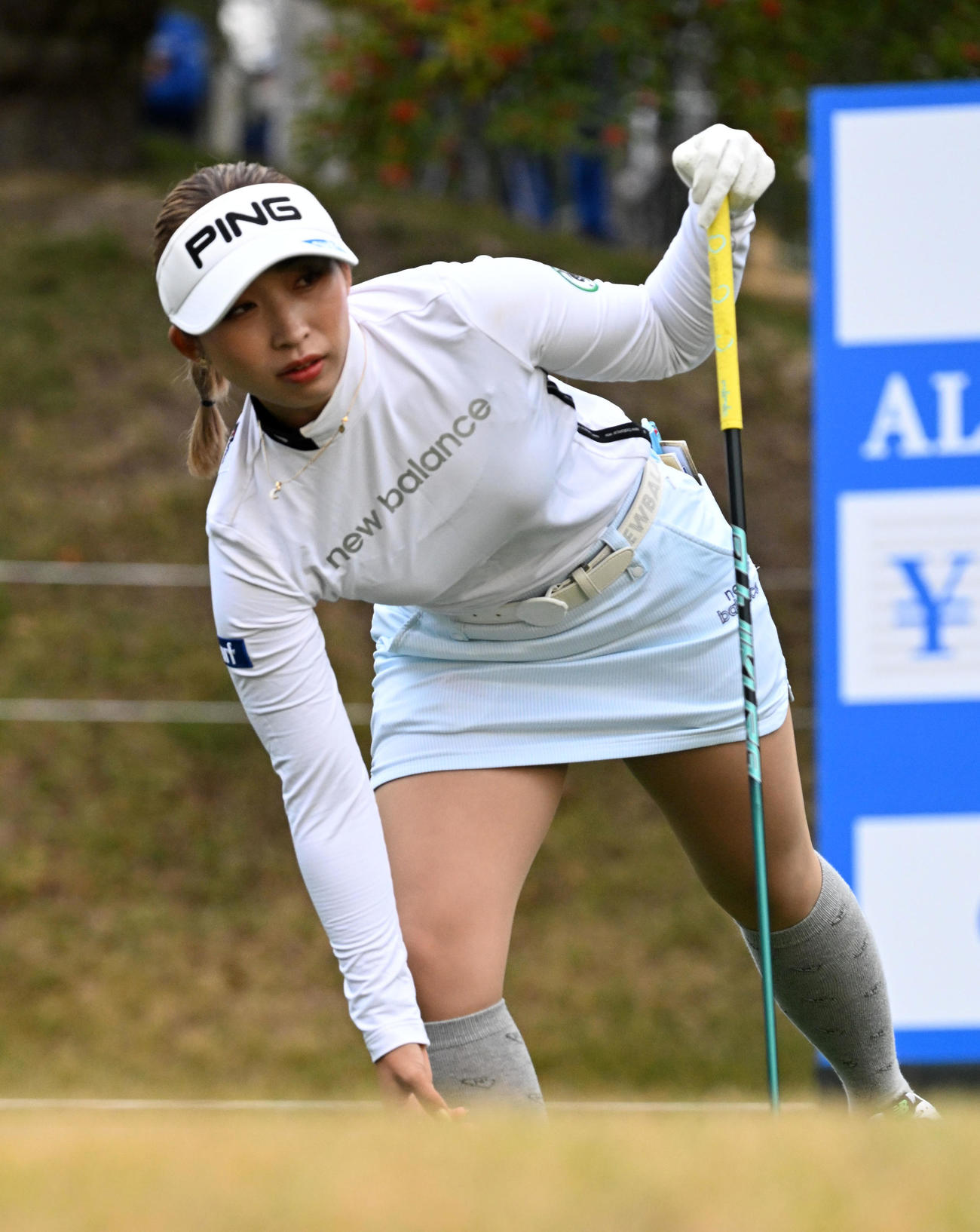 1番、ティーショットを放った大出（撮影・前岡正明）