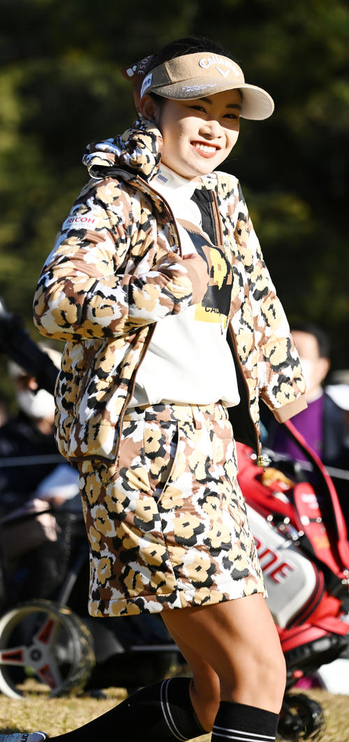 1番、笑顔でスタートする河本（撮影・前岡正明）