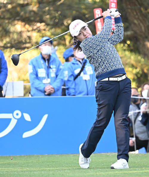ティーショットを放つサイ・ペイイン（撮影・前岡正明）