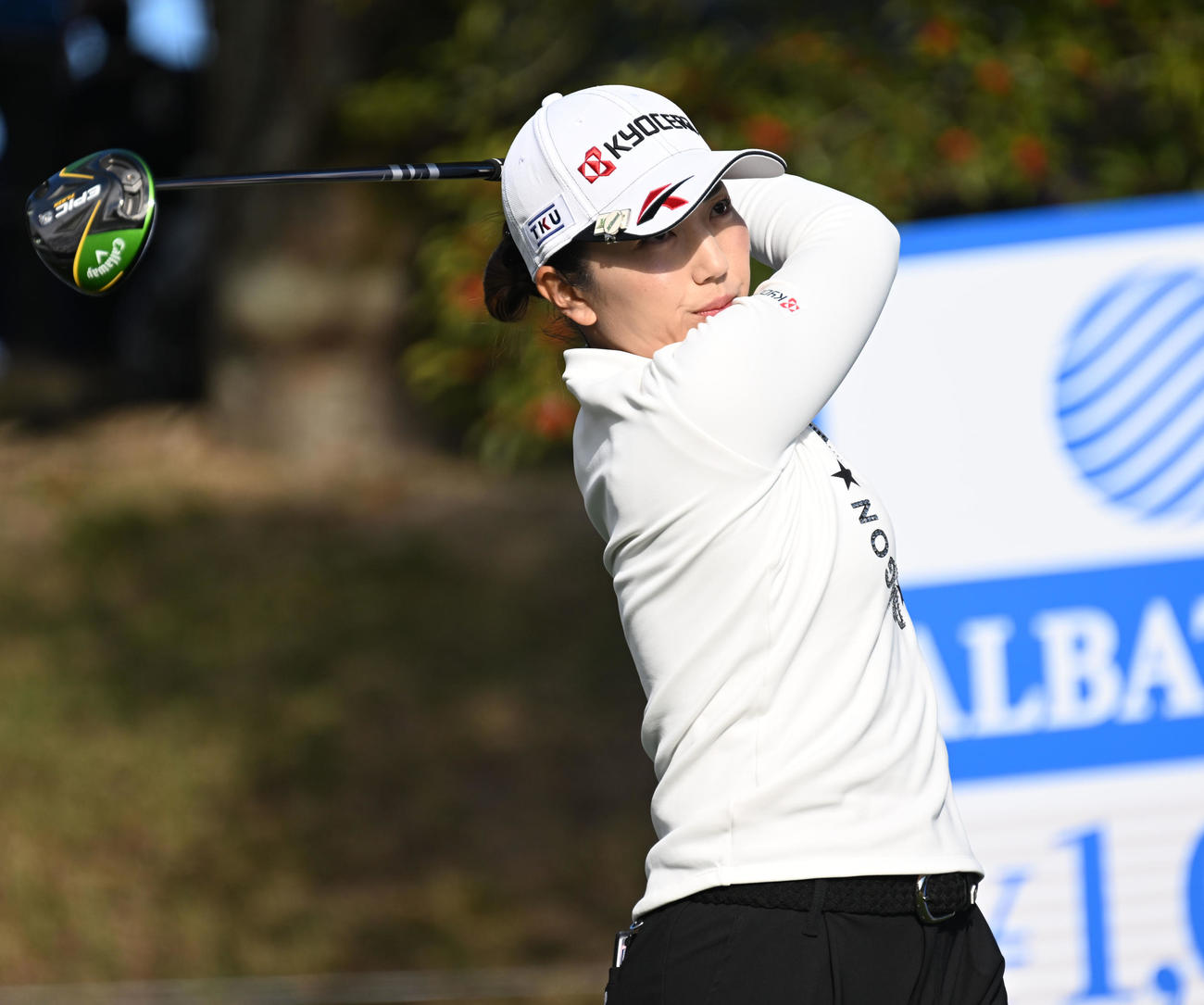 1番、ティーショットを放つ笠（撮影・前岡正明）