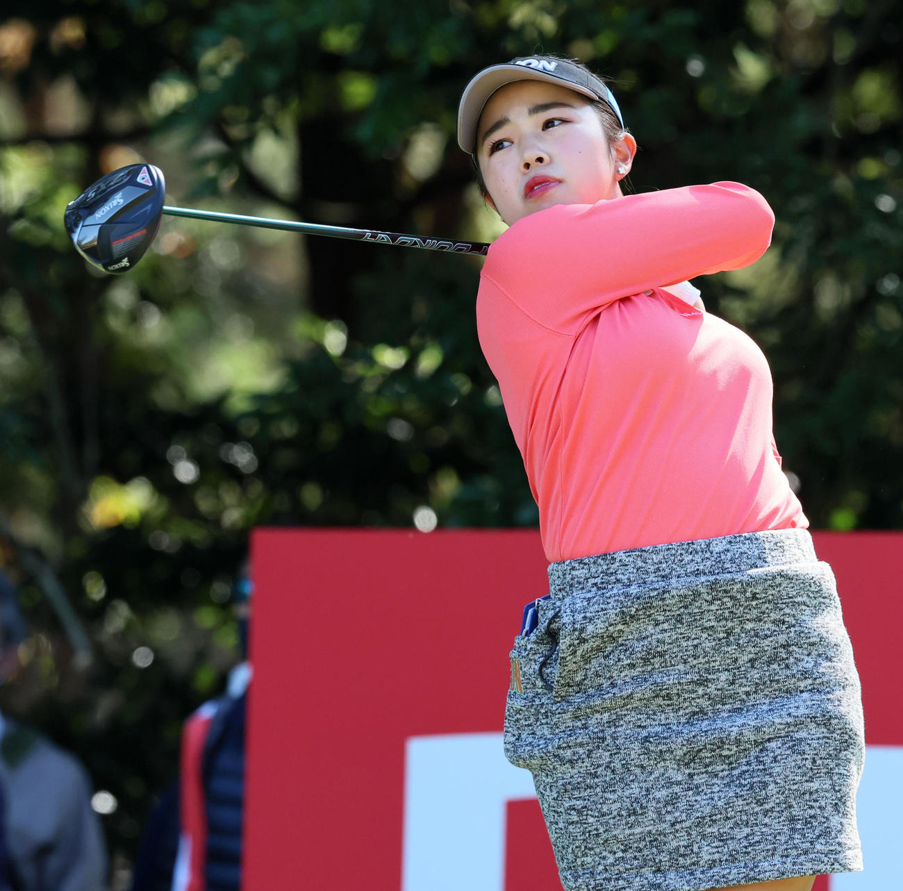 2番、ティーショットを放つ山下美夢有（撮影・加藤哉）