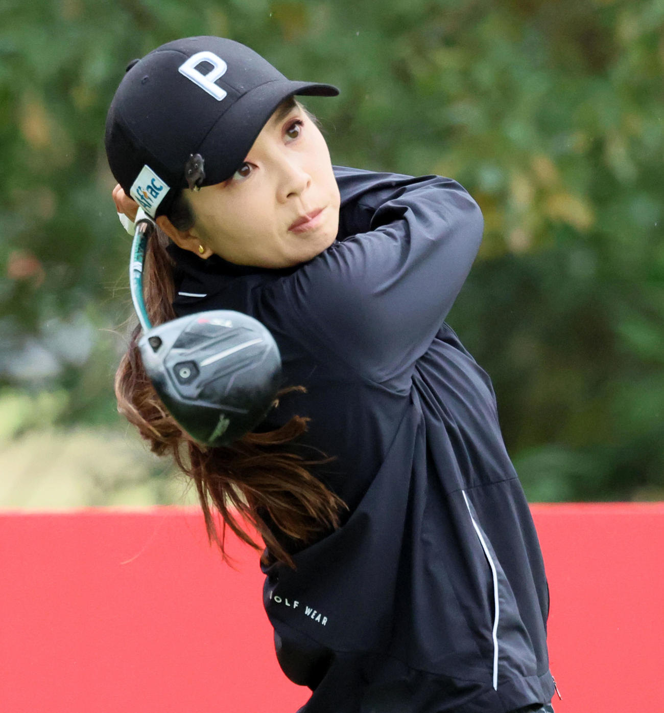 2番、ティーショットを放つ菊地絵理香（撮影・加藤哉）