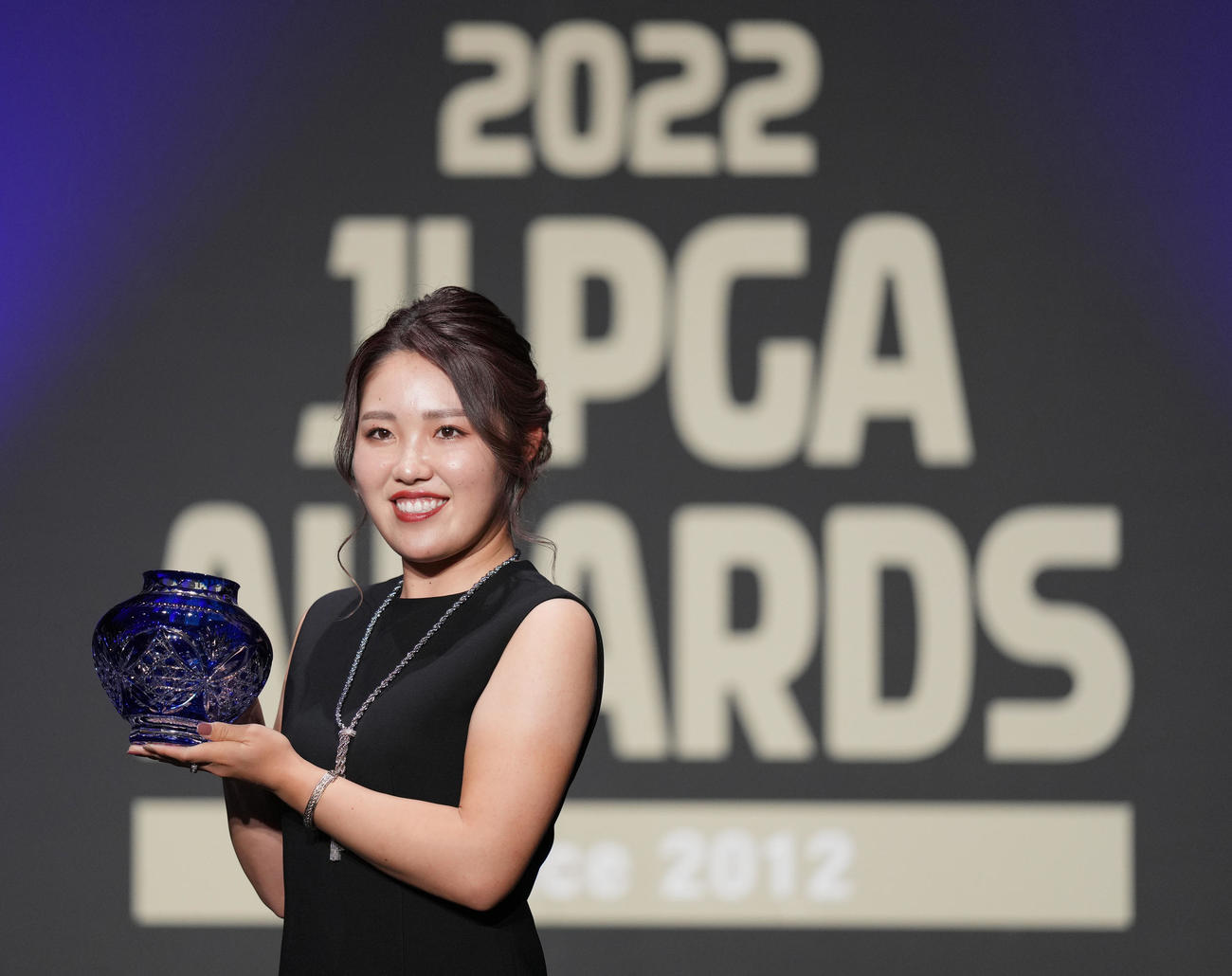 JLPGAアワードで輝き賞を受賞した古江（撮影・狩俣裕三）