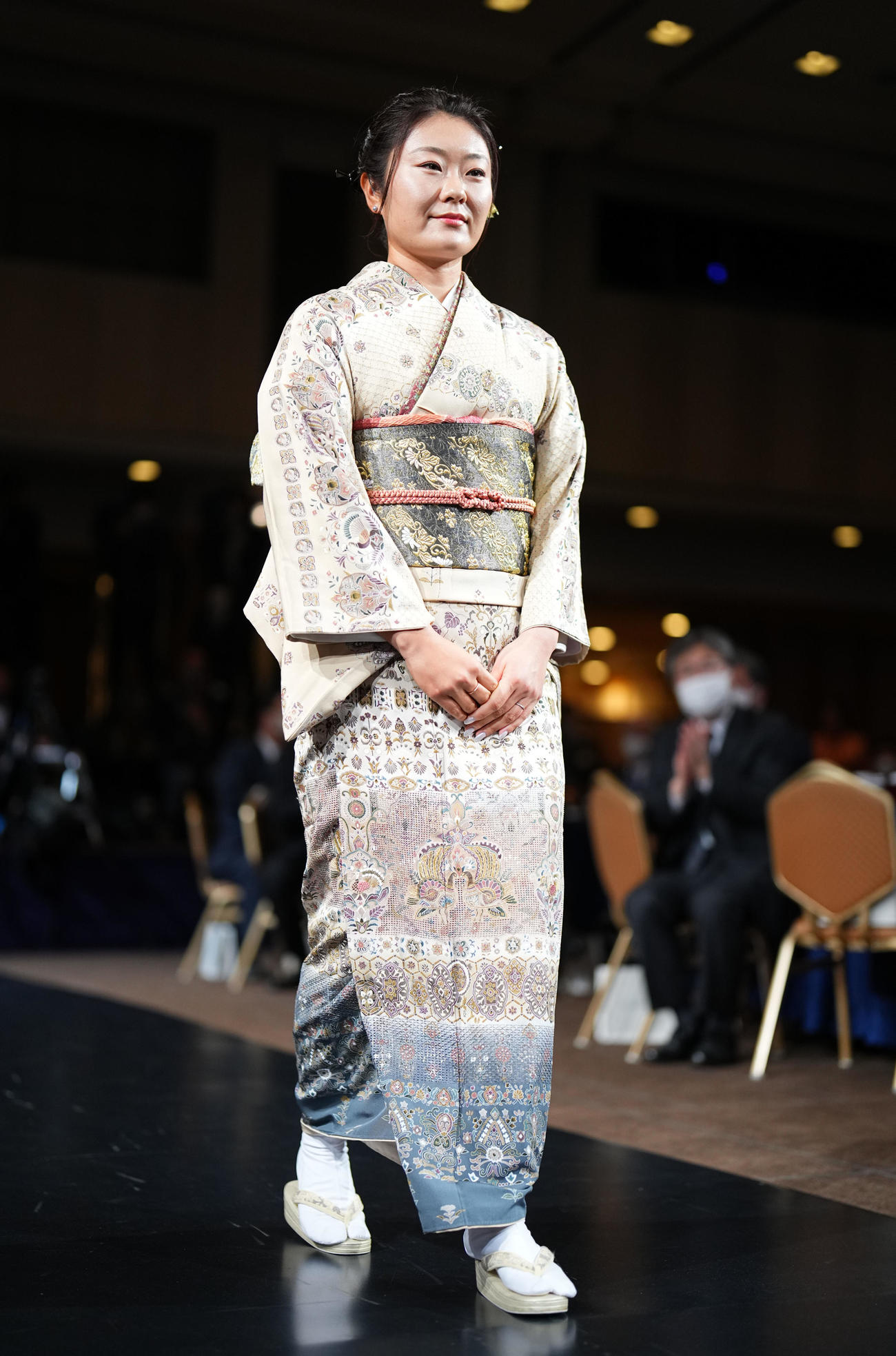 JLPGAアワードで入場する藤田（代表撮影）
