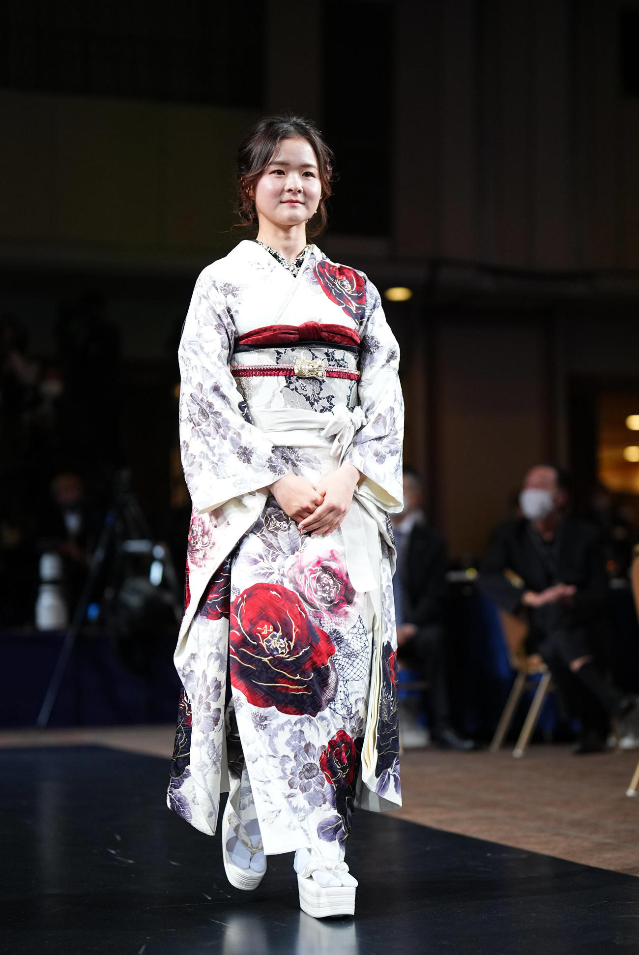 JLPGAアワードで入場する川崎（代表撮影）