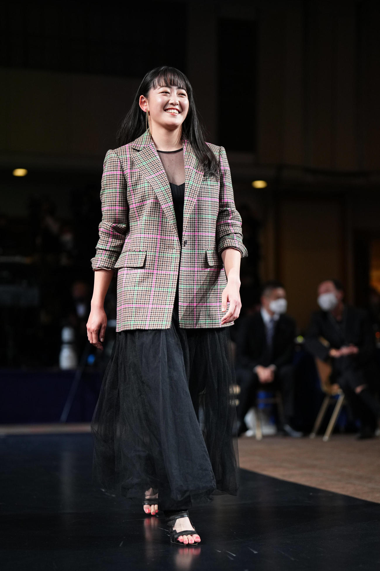 JLPGAアワードで入場する岩井千（代表撮影）