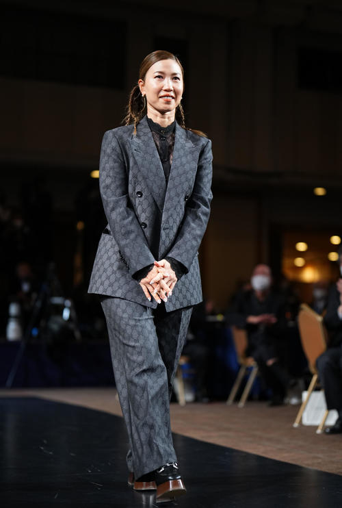 JLPGAアワードで入場する上田（代表撮影）