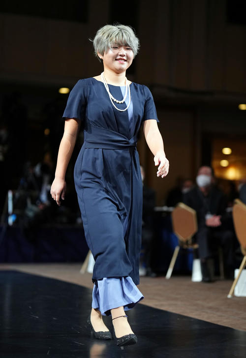 JLPGAアワードで入場する宮沢（代表撮影）