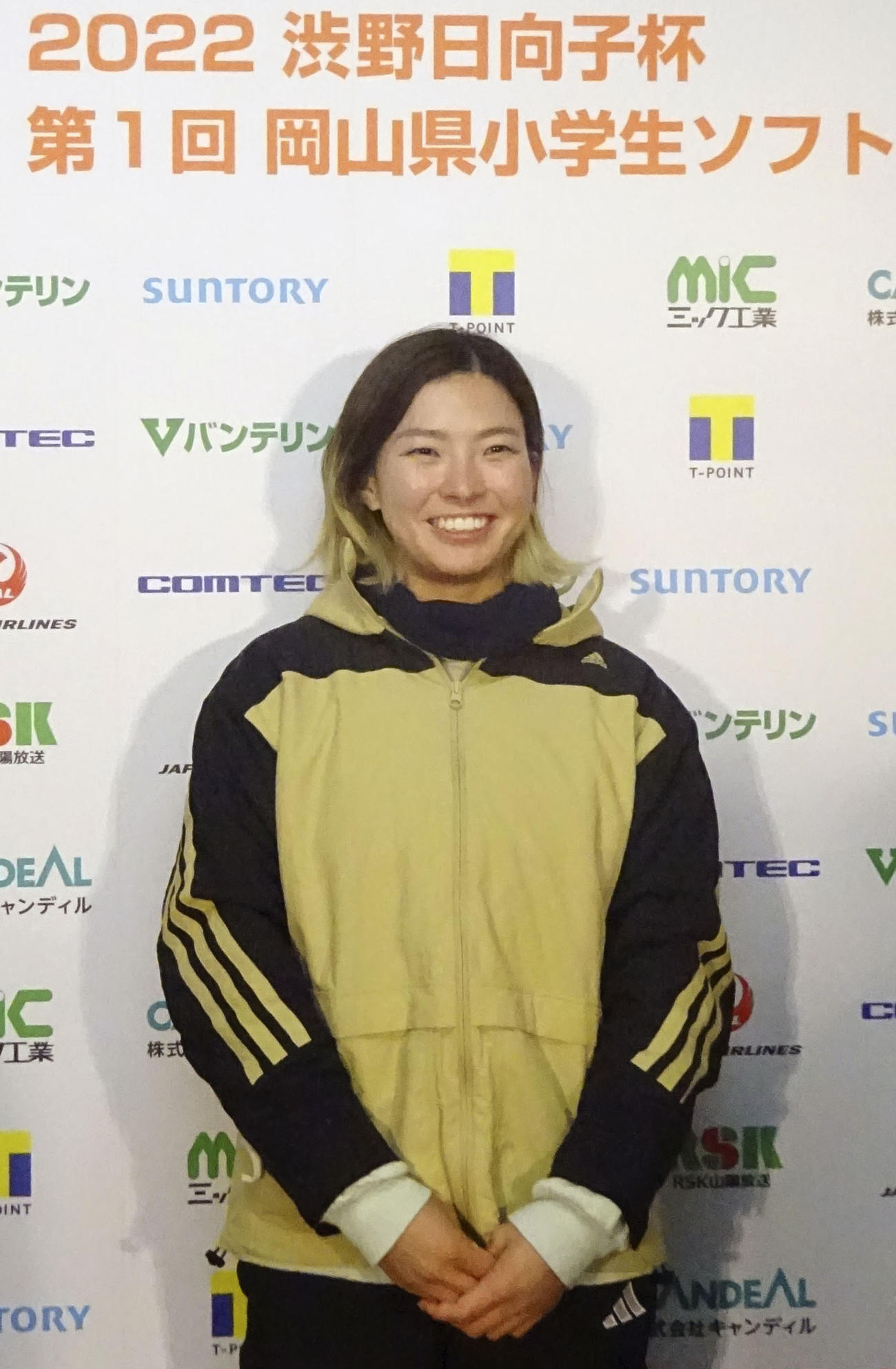 自身の名前を冠したソフトボール大会を開催し、記者会見する渋野日向子（共同）