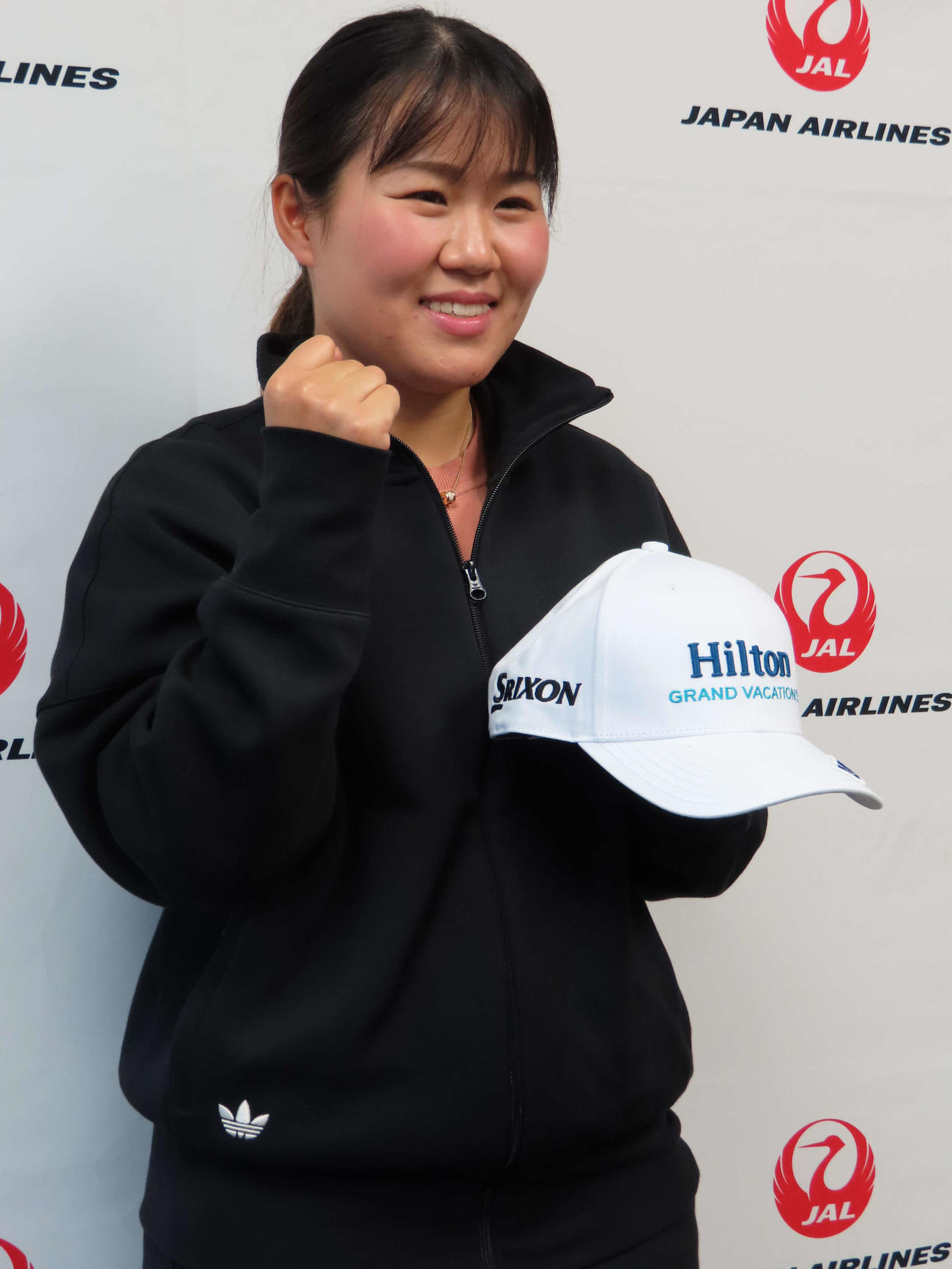 女子ゴルフの米ツアー開幕戦出発前に取材に応じる畑岡奈紗（撮影・近藤由美子）
