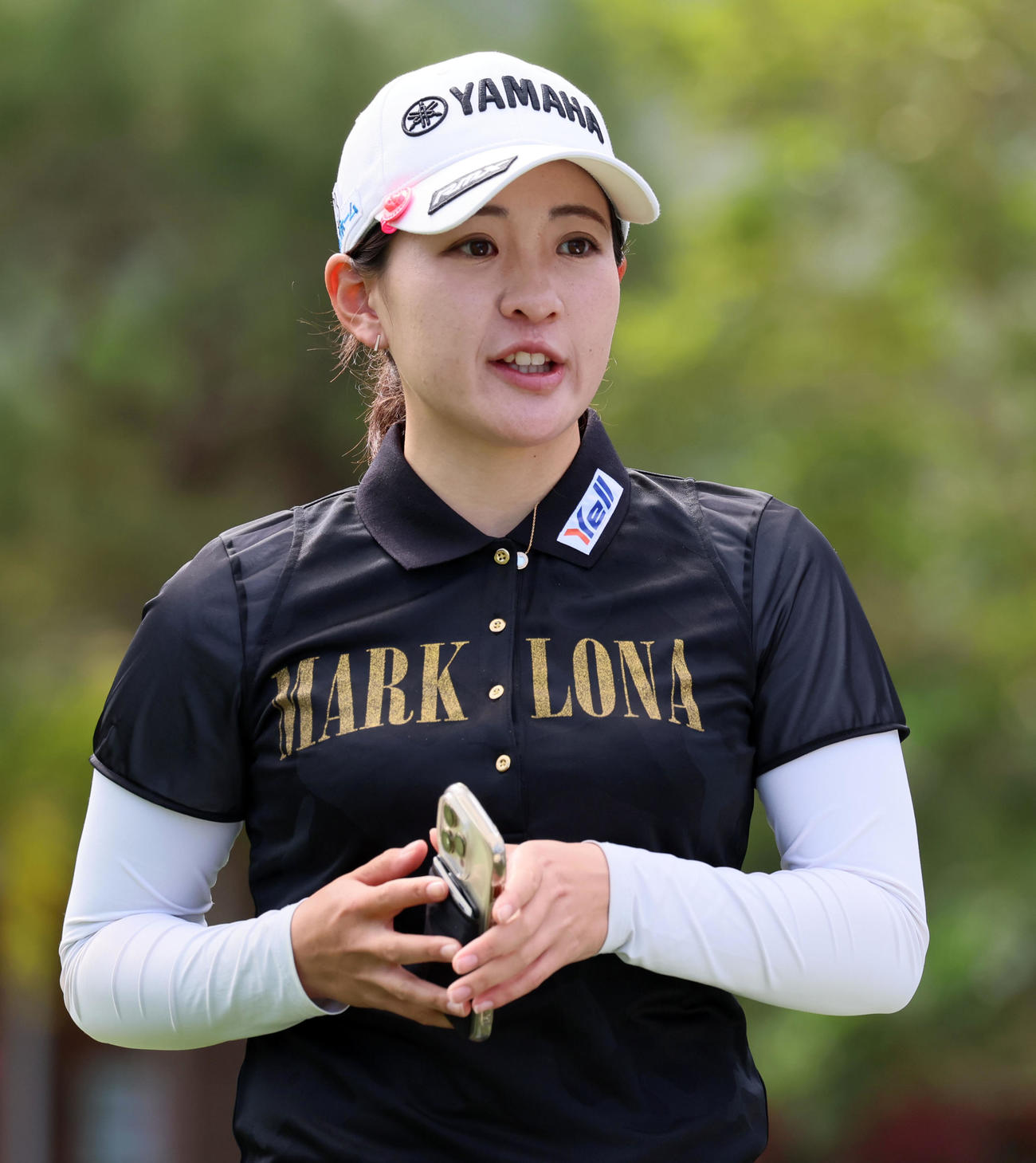 練習ラウンド　1番、ティーグラウンドへ向かう永井花奈（撮影・加藤哉）