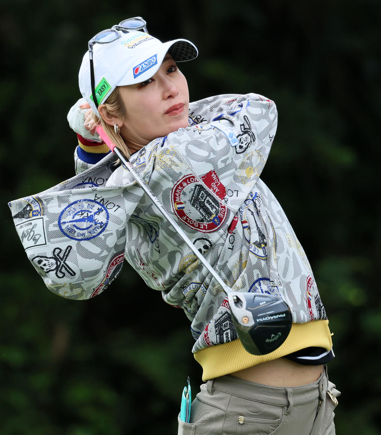 12番、ティーショットを放つ金田久美子（撮影・加藤哉）