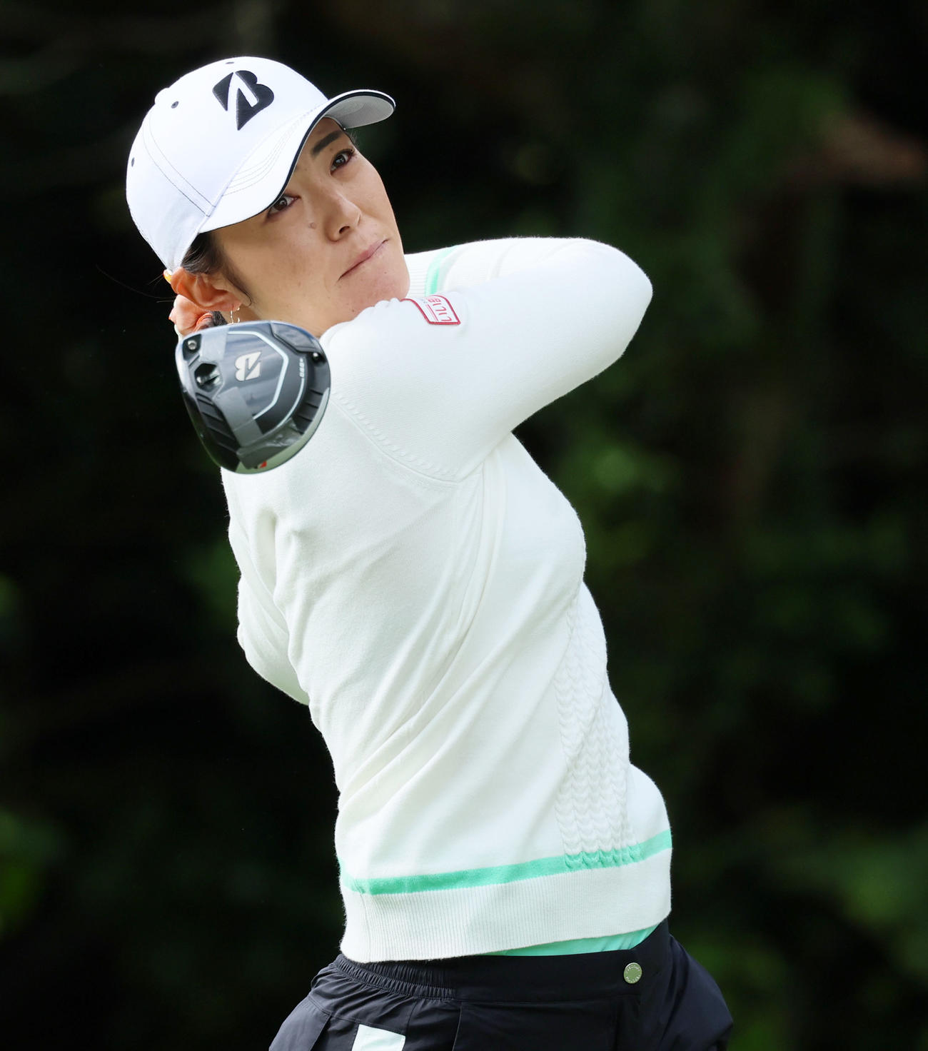 2番、ティーショットを放つ渡辺彩香（撮影・加藤哉）