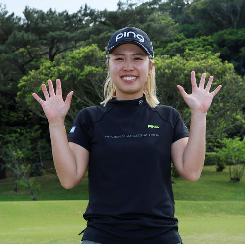 3日目　首位に2打差の単独2位につけた上野菜々子はホールアウト後、最終日への決意を見せてくれた（撮影・加藤哉）