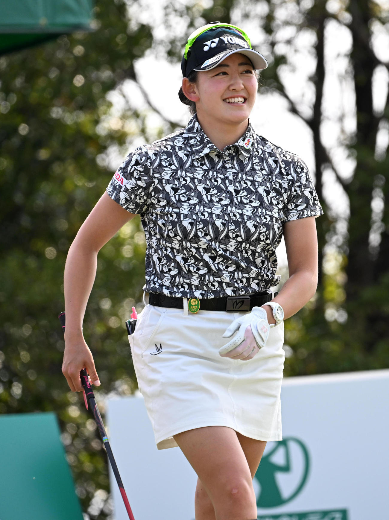 1番、笑顔でスタートする岩井千（撮影・前岡正明）