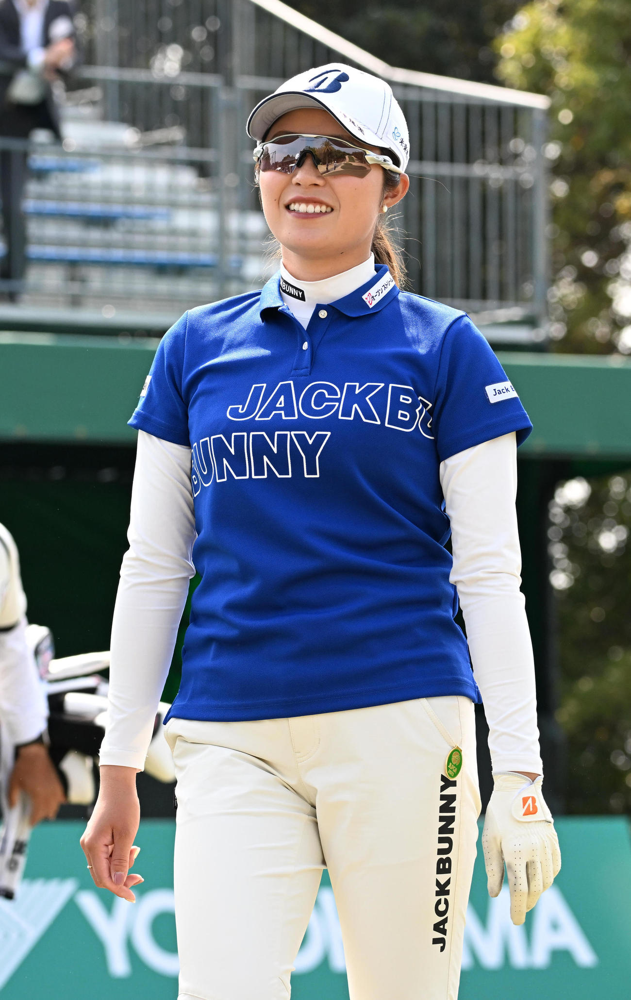 1番、笑顔でスタートする大里（撮影・前岡正明）