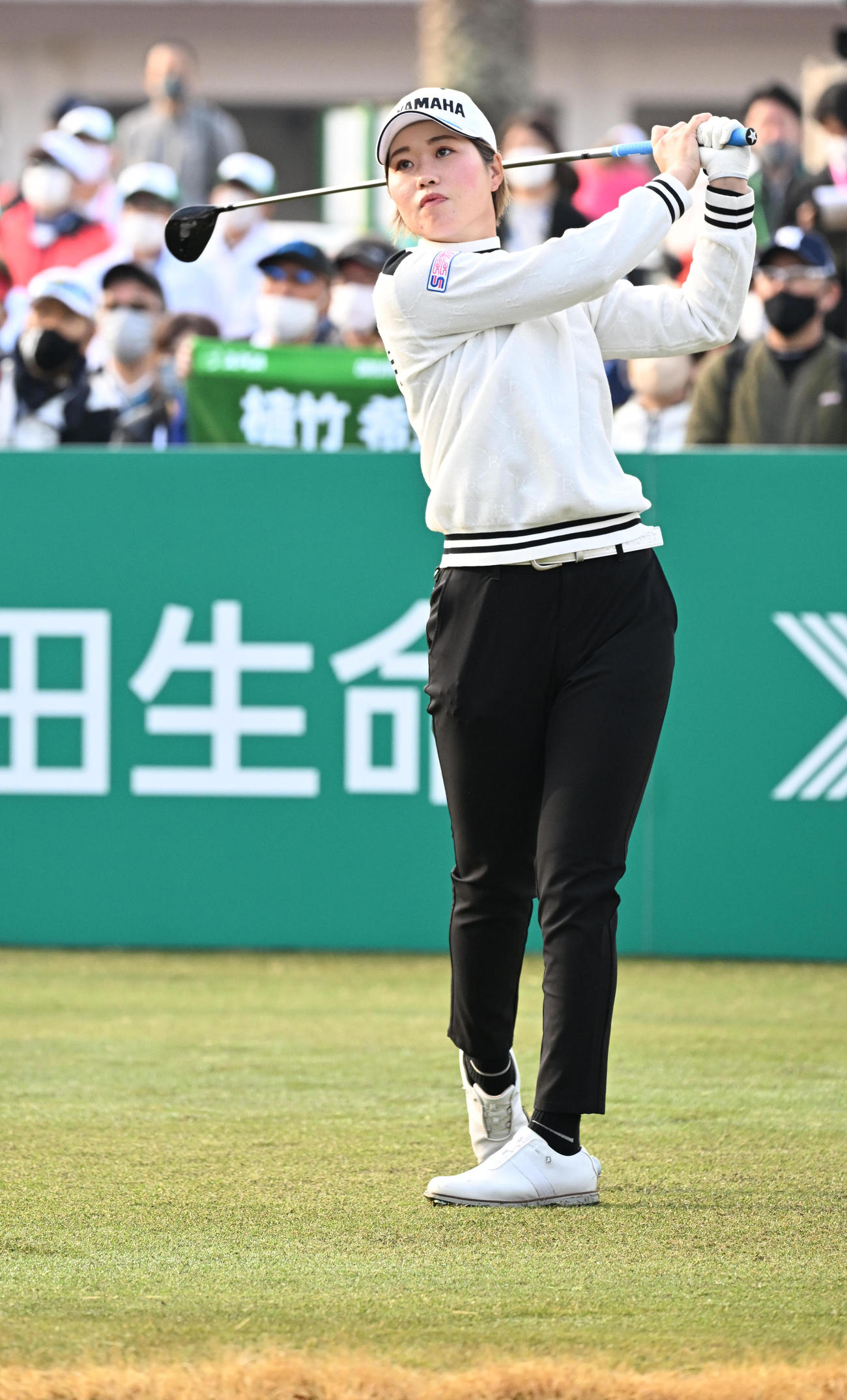 10番、ティーショットを放つ植竹（撮影・前岡正明）