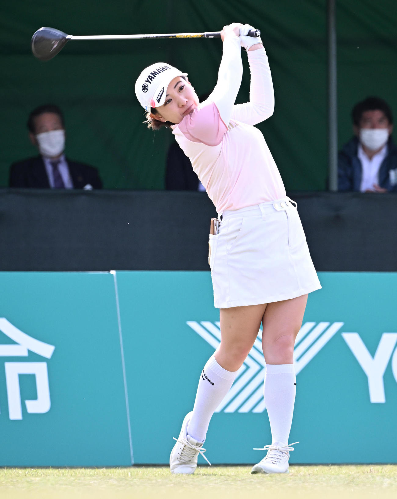 1番、ティーショットを放つ永井（撮影・前岡正明）