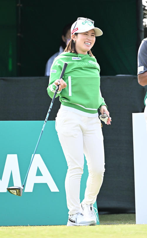 1番、笑顔を見せる西村（撮影・前岡正明）