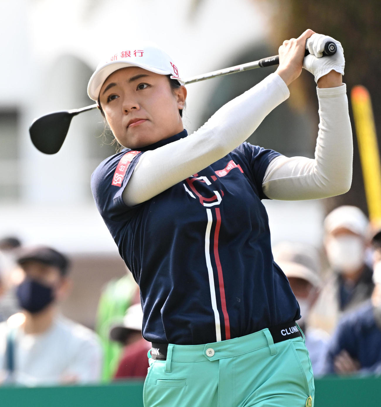 10番、ティーショットを放つサイ・ペイイン（撮影・前岡正明）