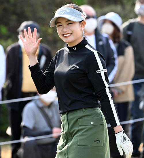 10番、笑顔でスタートする河本（撮影・前岡正明）