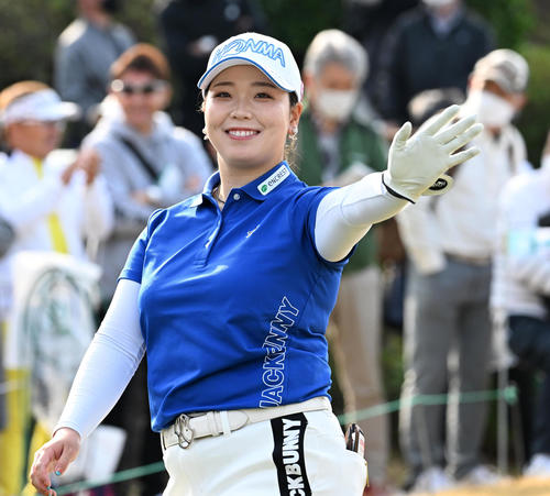 10番、笑顔でスタートする後藤（撮影・前岡正明）