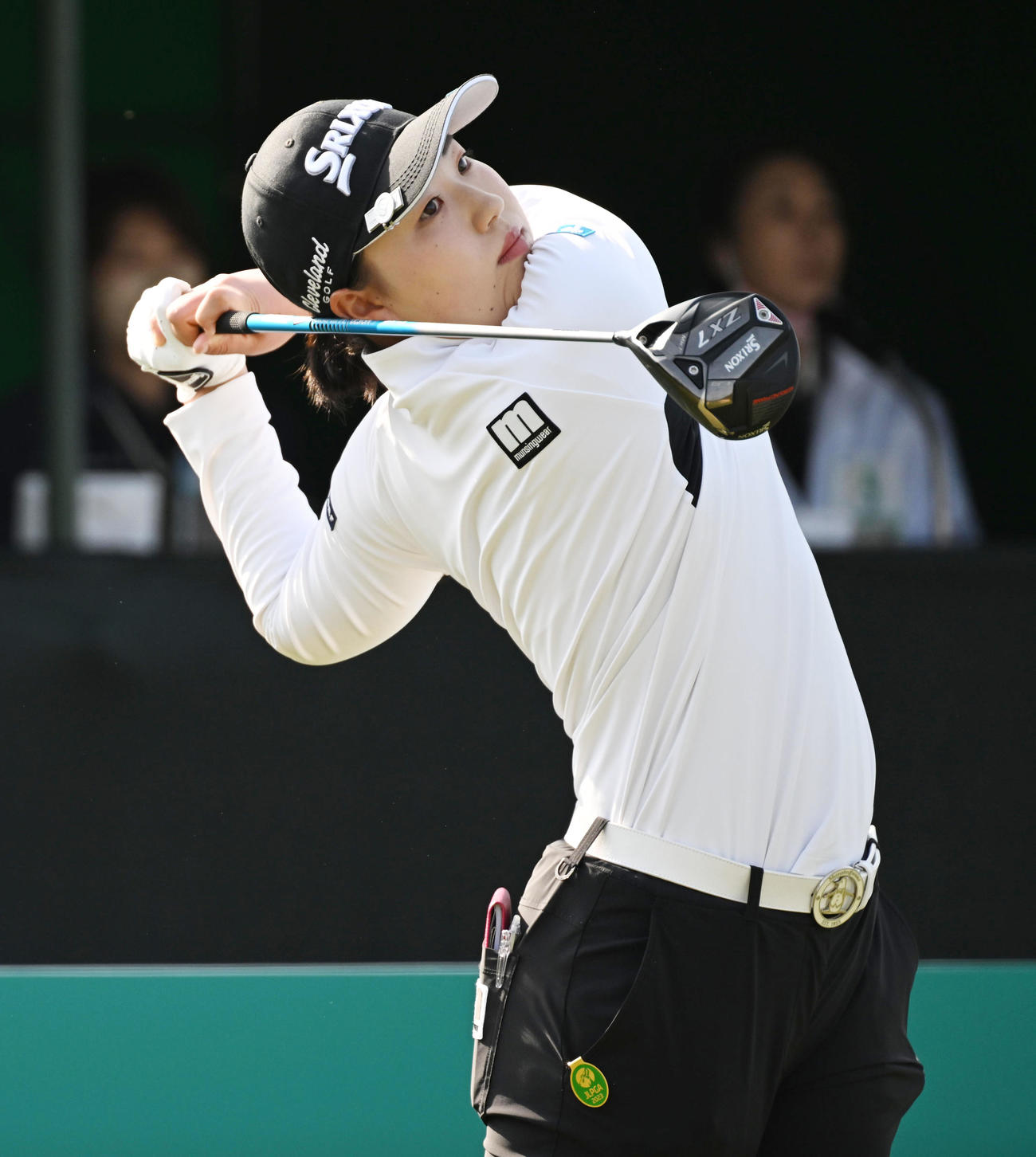 1番、ティーショットを放つ竹田（撮影・前岡正明）