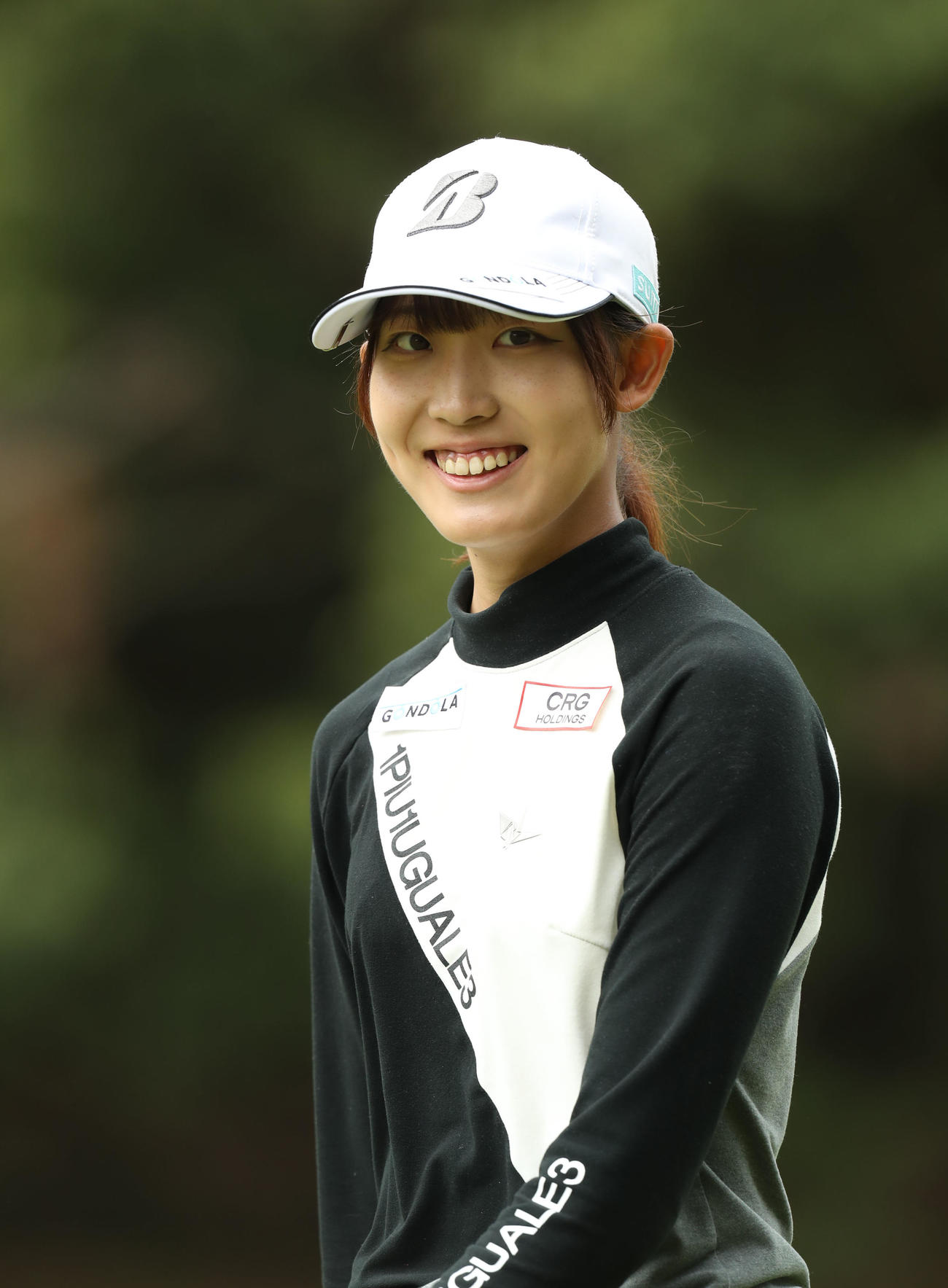 8番、声援に笑顔を見せる馬場（撮影・屋方直哉）