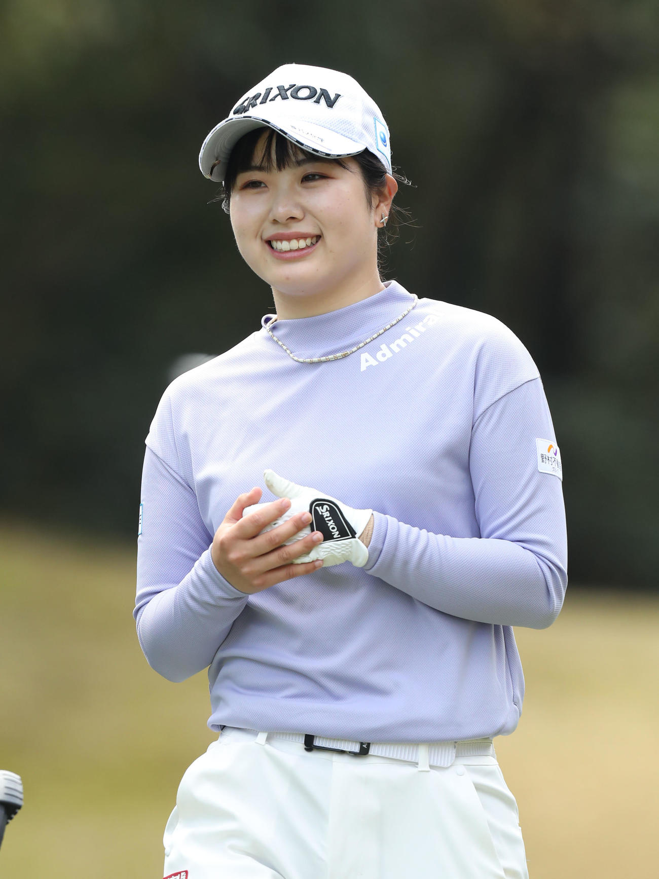 4番、笑顔でセカンドへ向かう尾関（撮影・屋方直哉）