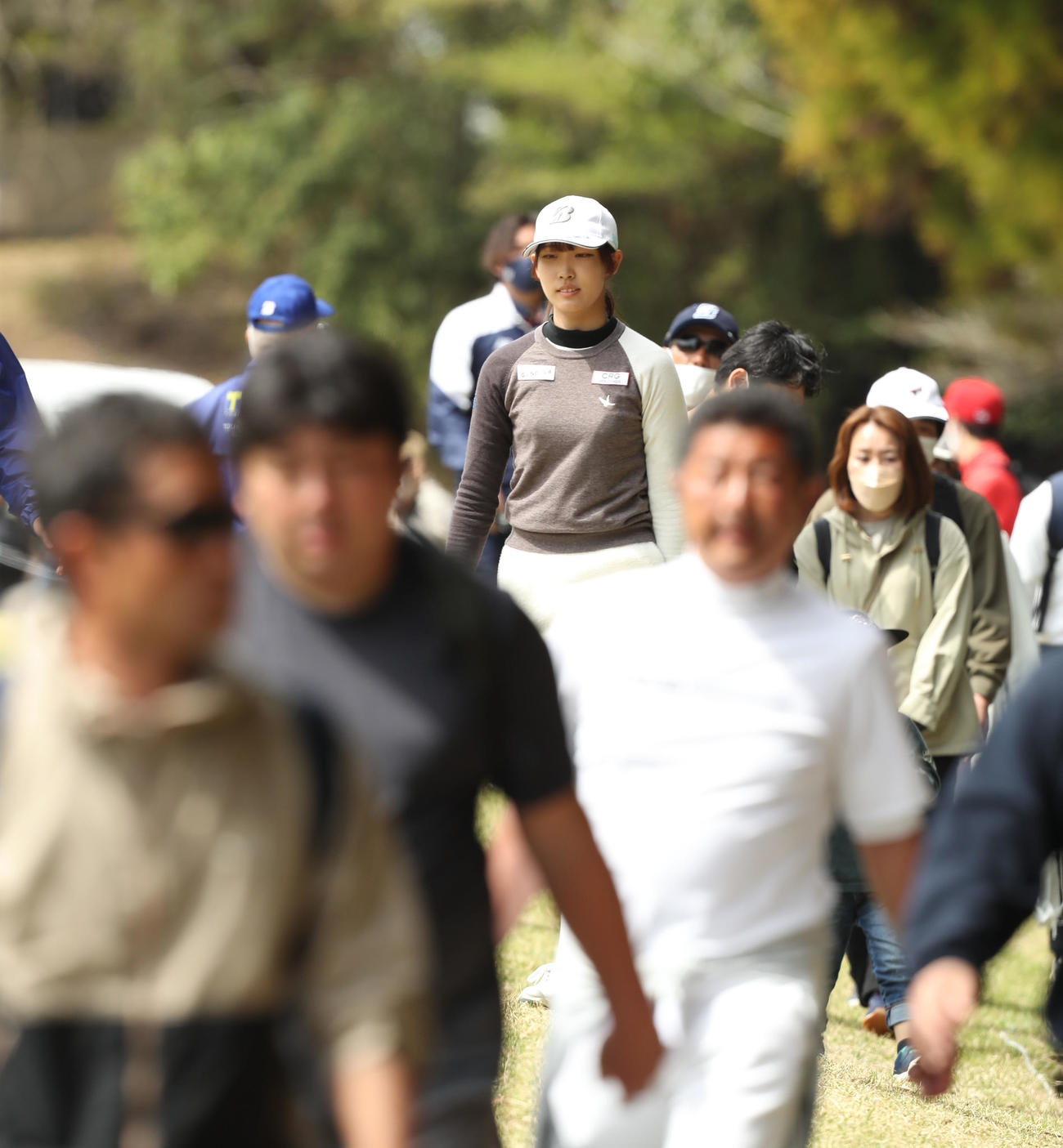 8番、大勢のギャラリーを引き連れる馬場（撮影・屋方直哉）