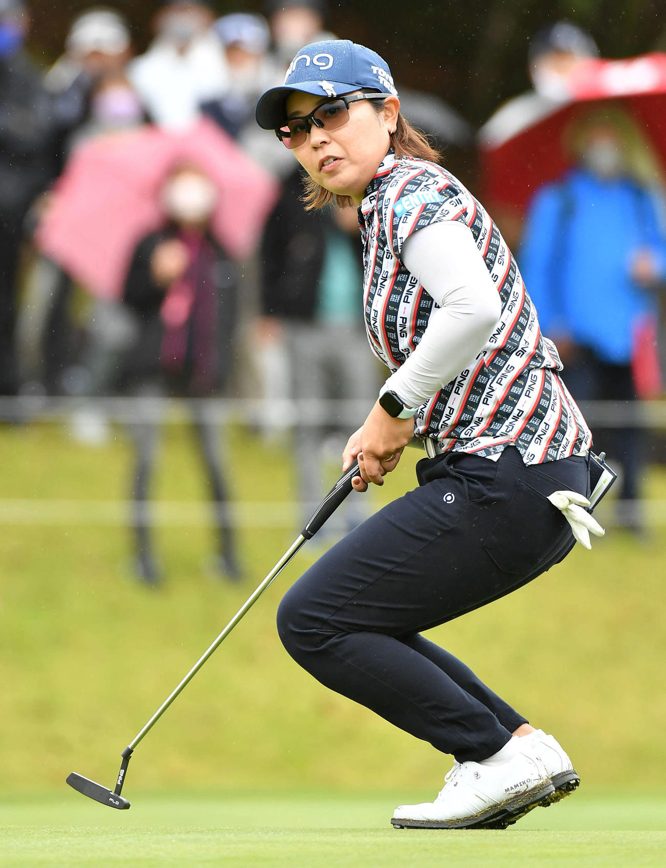 アクサレディス宮崎最終日　9番、バーディーパットを外して悔しがる比嘉真美子（撮影・岩下翔太）