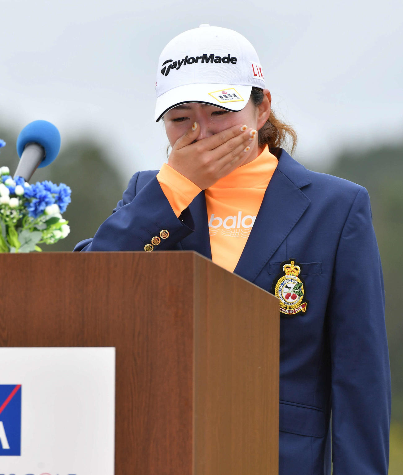 アクサレディス宮崎最終日　表彰式の優勝スピーチで感極まり涙を流す山内日菜子（撮影・岩下翔太）