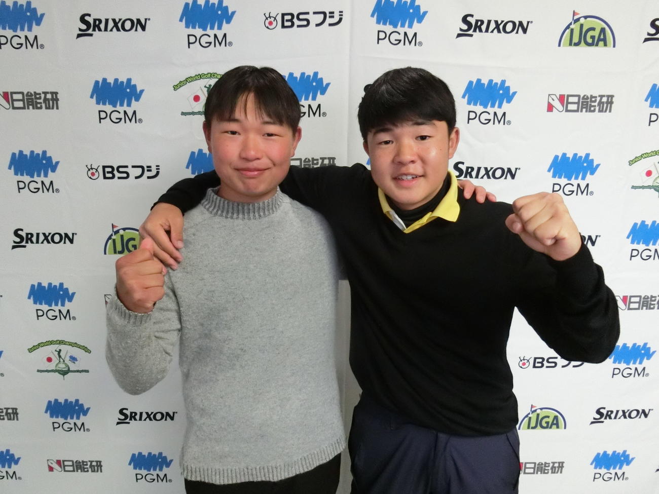 13－14歳の部男子優勝の道上（左）と2位の長崎（C）IJGA