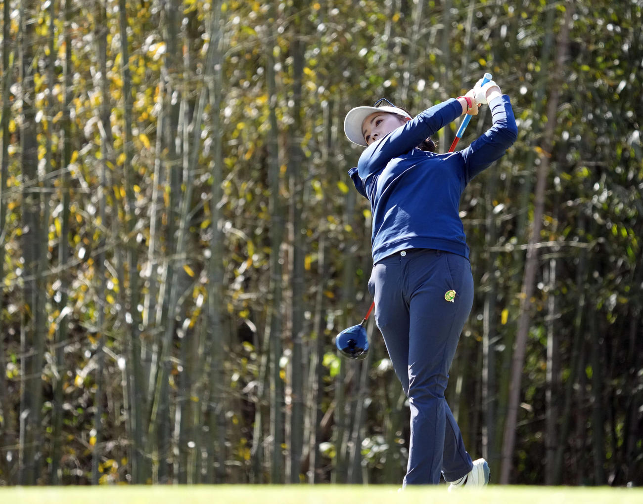 3番、ティーショットを放つ青木（撮影・狩俣裕三）