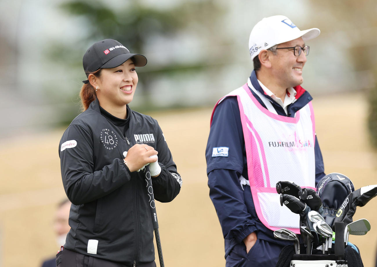 プロアマ戦で笑顔を見せる西郷（撮影・前田充）