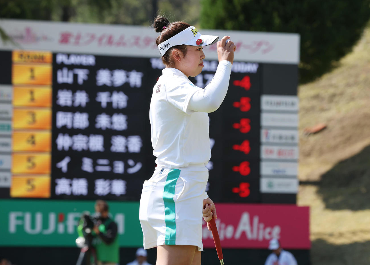 18番、パーパットを沈め優勝を決めた山下（撮影・前田充）