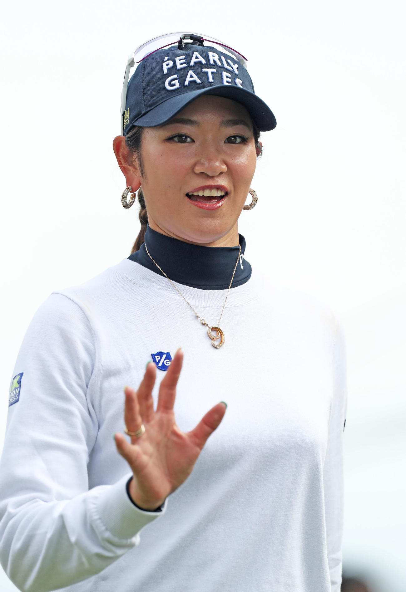 23年3月17日、1番、笑顔で手を振る原英莉花