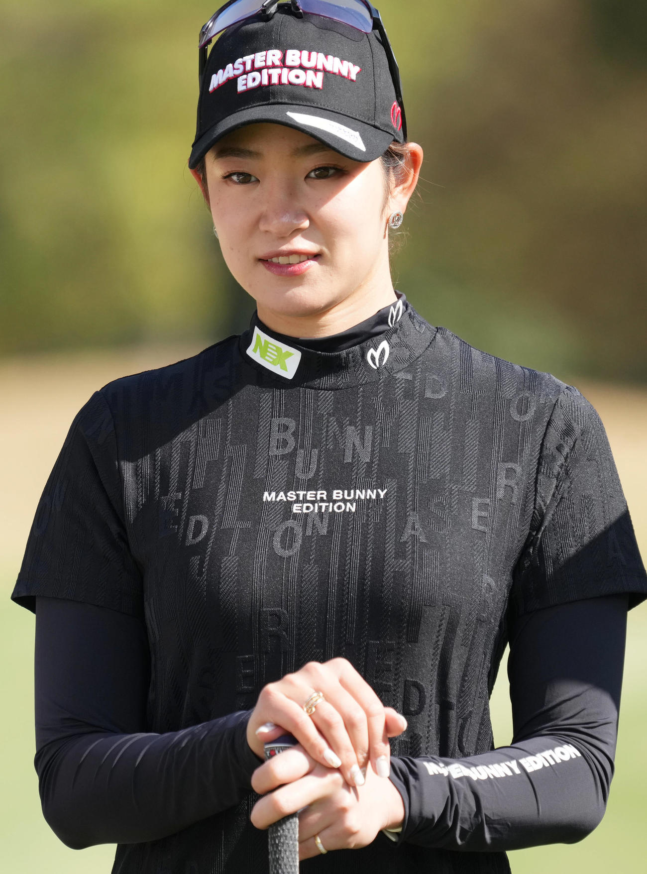 23年3月29、プロアマ戦　1番、ティーショット前に記念撮影をする原英莉花